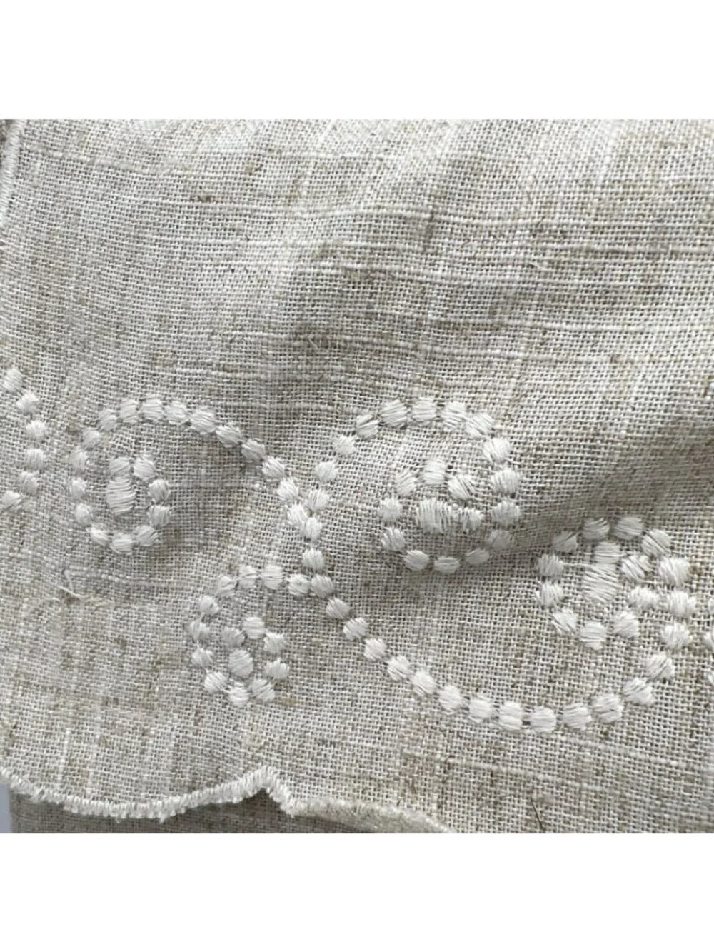 Lenox French Perle Tablecloth Decorative Trim 52x70 Beige Linen Storage Bag